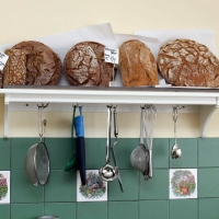Frisches Brot im Kaufmannsladen