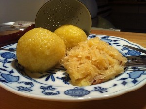 Fleischknödel mit Sauerkraut